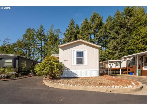 3310 Sandpiper Dr, Coos Bay, OR 97420