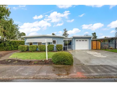2086 Greentree Dr NE, Salem, OR 97305