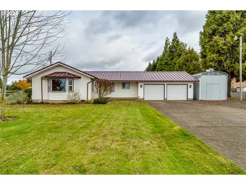 29329 Lingo Ln, Junction City, OR 97448