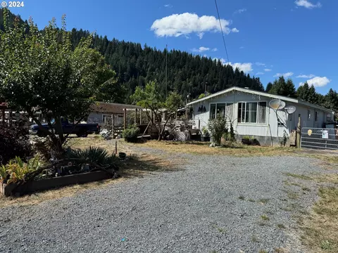 310 W Cedar St, Powers, OR 97466 photo 1