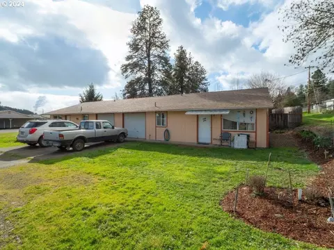 301 Oak St, Sutherlin, OR 97479