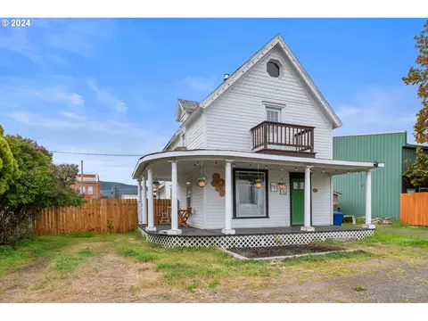 242 S College St, Union, OR 97883