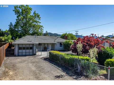 891 NW Black Ave, Roseburg, OR 97471