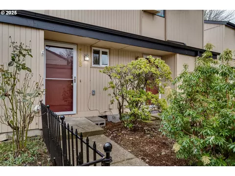 1555 Fetters Loop, Eugene, OR 97402