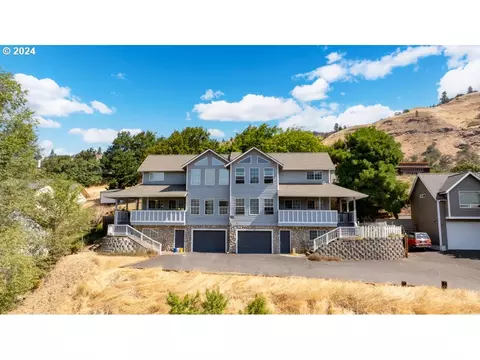 725727 E Klickitat St, Lyle, WA 98635
