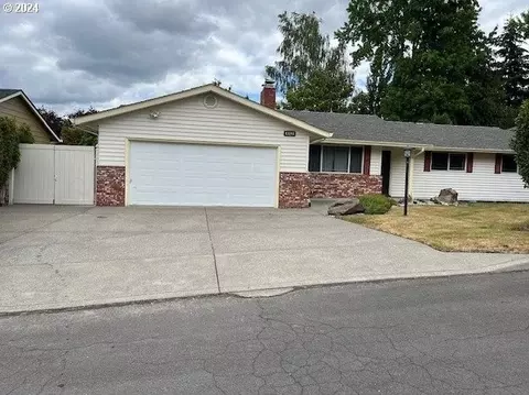 13240 SW Village Glenn Dr, Tigard, OR 97223