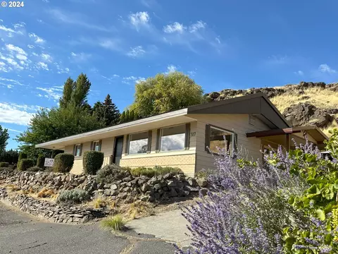 317 Boulder Dr, Wishram, WA 98673