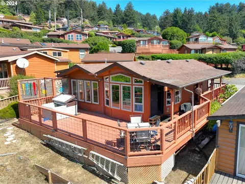 19921 Whaleshead Rd #OV5, Brookings, OR 97415