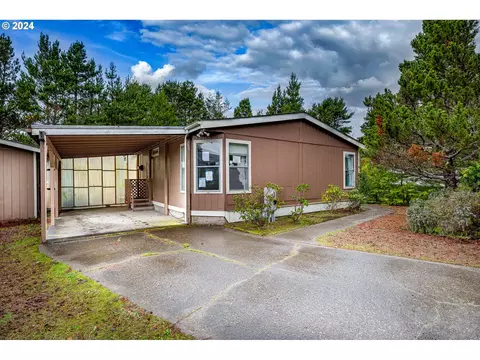 765 Wecoma Loop, Florence, OR 97439