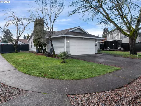 308 E Foothills Dr, Newberg, OR 97132