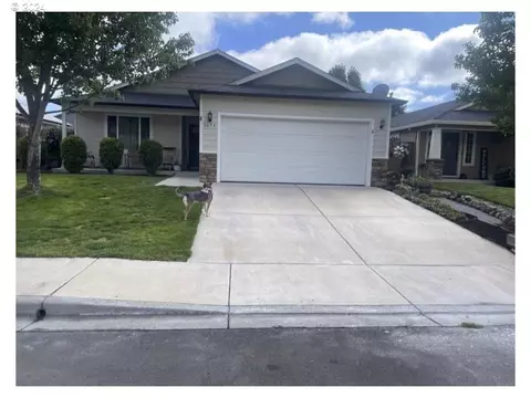 3674 29th St, White City, OR 97503