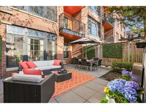 2350 NW Savier St #130, Portland, OR 97210