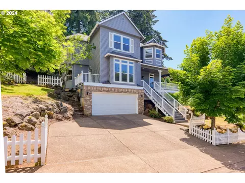 15986 SW Highpoint Dr, Sherwood, OR 97140