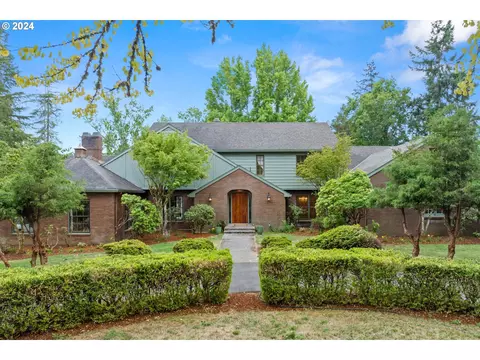 8910 SW Fradeen Ln, Portland, OR 97225