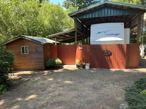 176 Nob Hill St, Florence, OR 97439