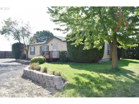 103 Columbia St, Helix, OR 97835