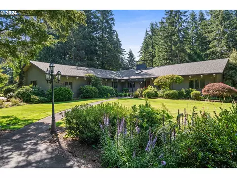 15522 N Santiam Hwy SE, Stayton, OR 97383