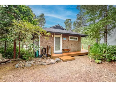 5965 Balboa Ave, Lincoln City, OR 97367