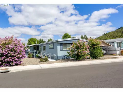 12 Mary Ann Ln, Roseburg, OR 97470