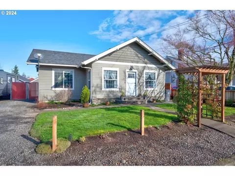 605 Whittier St, Silverton, OR 97381