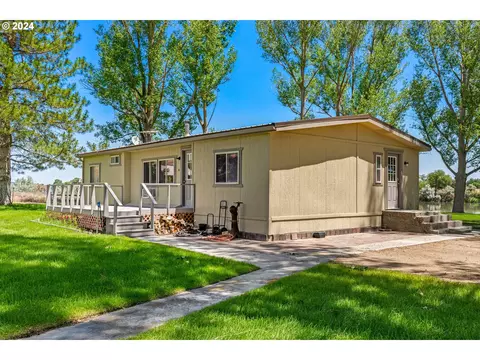 1856 Highway 201, Adrian, OR 97901