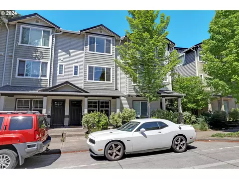 451 NEdgeway Dr, Hillsboro, OR 97006