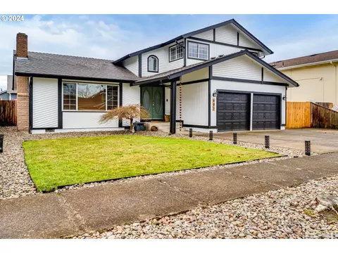 697 71st St, Springfield, OR 97478
