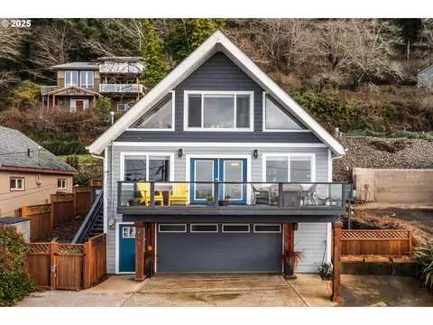 240 NE Williams Ave, Depoe Bay, OR 97341