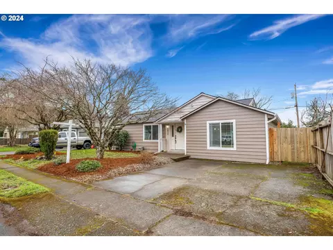 8414 SE Cornwell Ave, Happy Valley, OR 97086