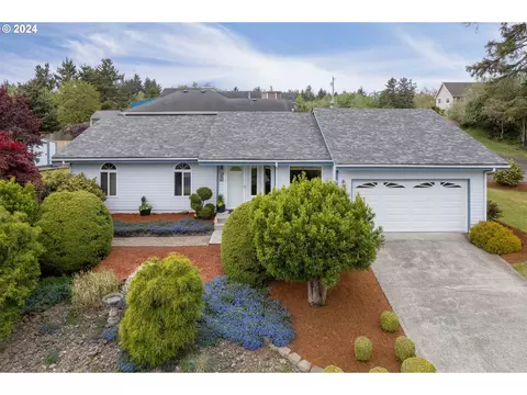 695 Peacock St, Hammond, OR 97121