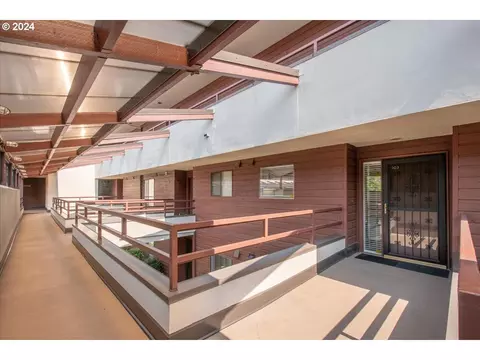 5150 S Landing Dr #B2-203, Portland, OR 97239
