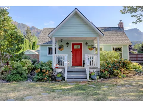 600 SE Forest Ln, Cascade Locks, OR 97014