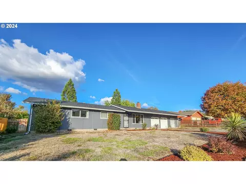 3122 W Chateau Ave, Roseburg, OR 97471