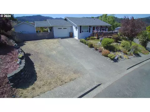 165 NE Sandy Ter, Myrtle Creek, OR 97457