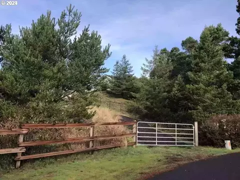 5 Eden Ln, Florence, OR 97439