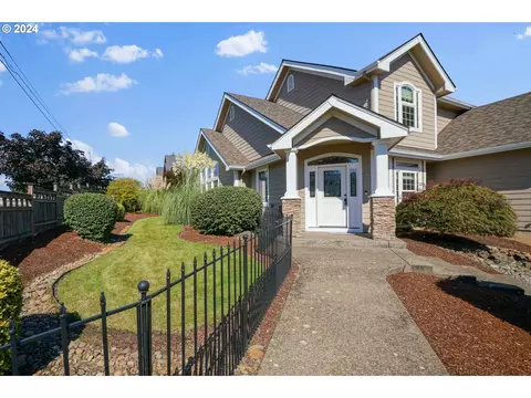 1002 SE Barberry Ave, Dallas, OR 97338