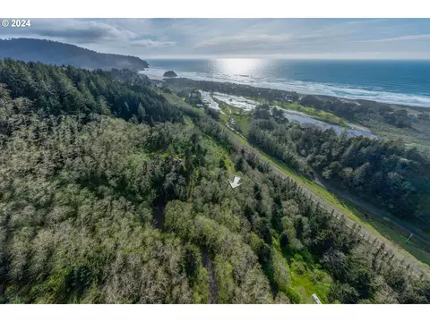 Sunbow Dr, Neskowin, OR 97149