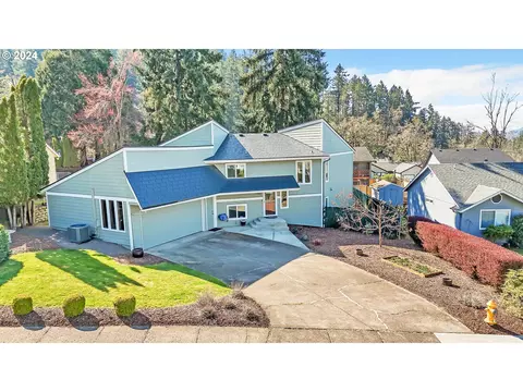 568 S 68th Pl, Springfield, OR 97478