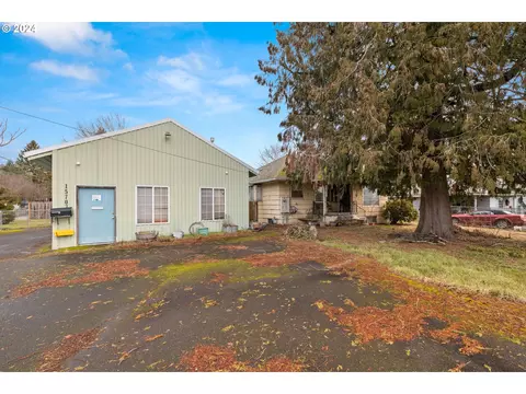 15707 SE Stark St, Portland, OR 97233