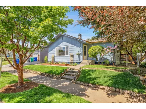 7915 SE Hawthorne Blvd, Portland, OR 97215