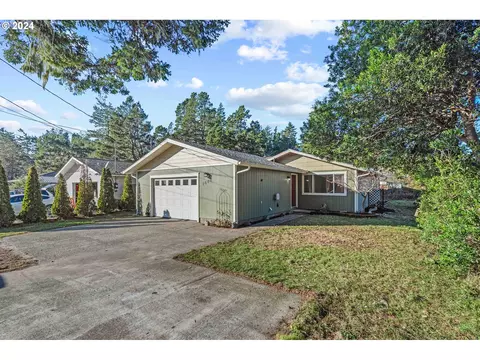 1640 Maxwell St, Coos Bay, OR 97420