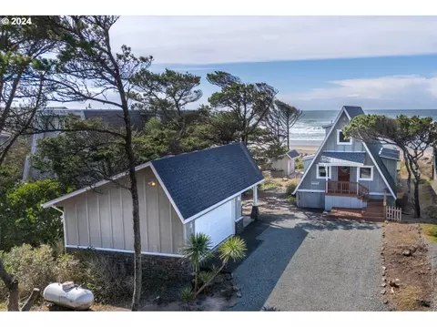 17820 Ocean Blvd, Rockaway Beach, OR 97136