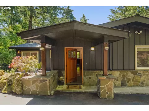 4215 SW Dosch Rd, Portland, OR 97239