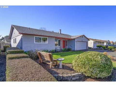 577 E Clackamas Cir, Woodburn, OR 97071