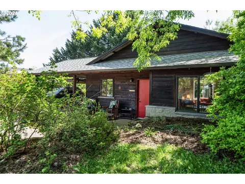 935 Tiara St, Eugene, OR 97405
