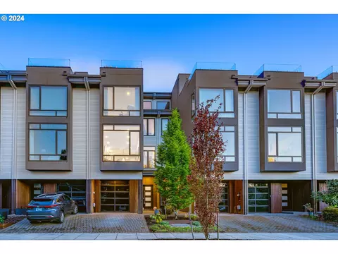 5264 NE Couch St, Portland, OR 97213