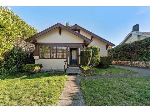 726 S 5th St, Coos Bay, OR 97420