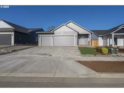 709 Tigerlilly St, Silverton, OR 97381