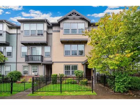 715 N Little Oak St, Newberg, OR 97132