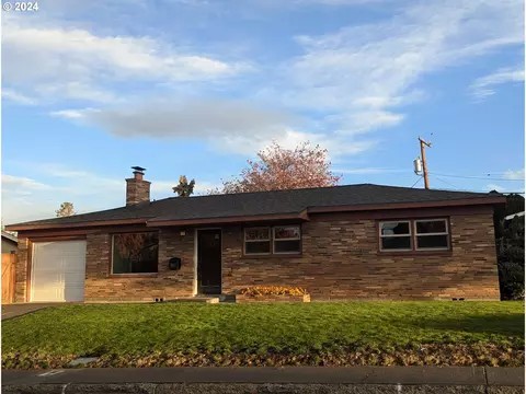 817 E 19th St, The Dalles, OR 97058